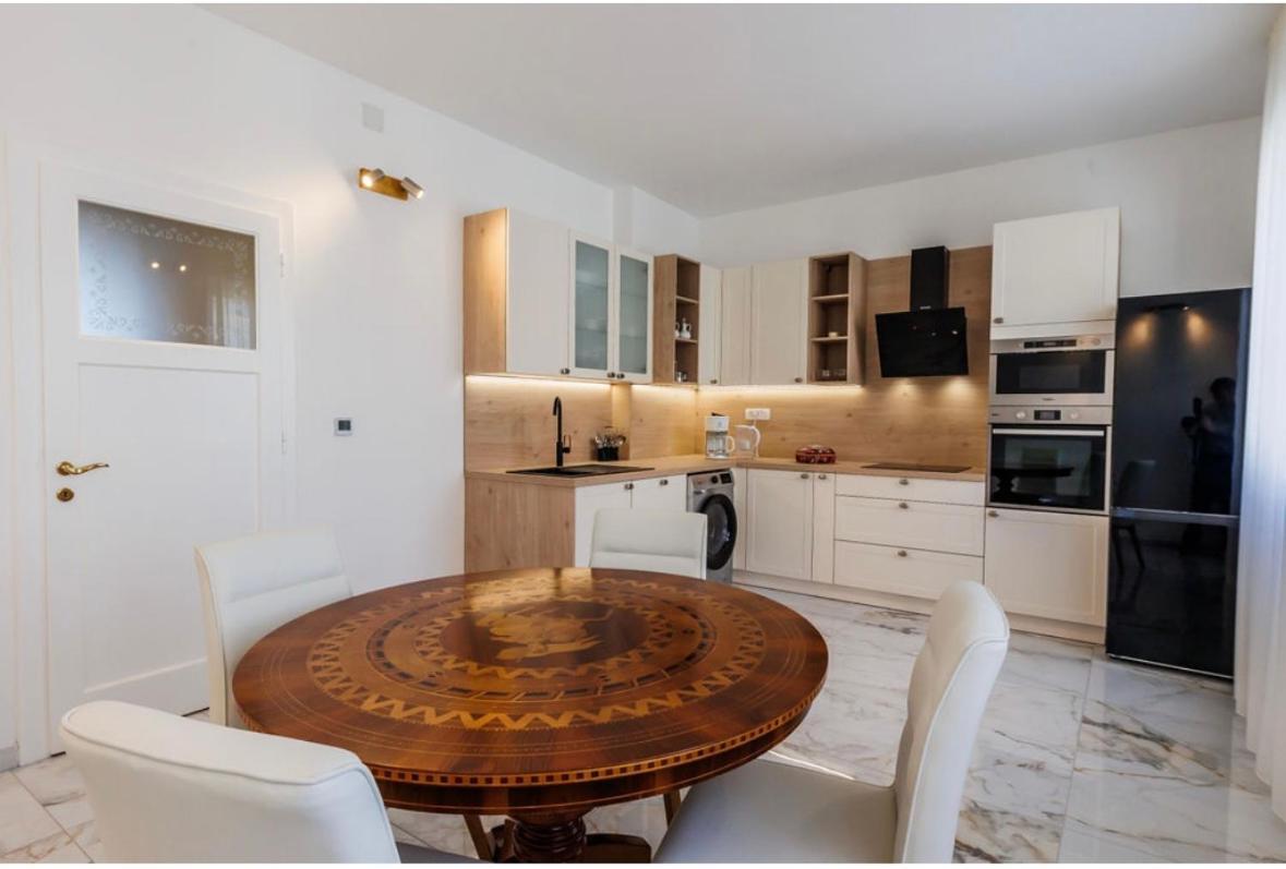 St Lux Apartment